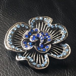 Artsy Flower Brooch
